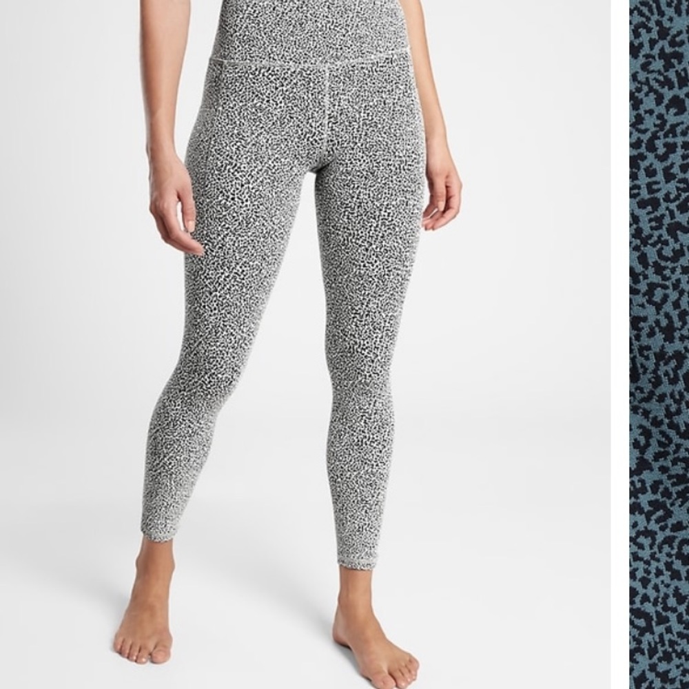 Athleta Salutation Stash Pocket II Textured 7/8 Tight